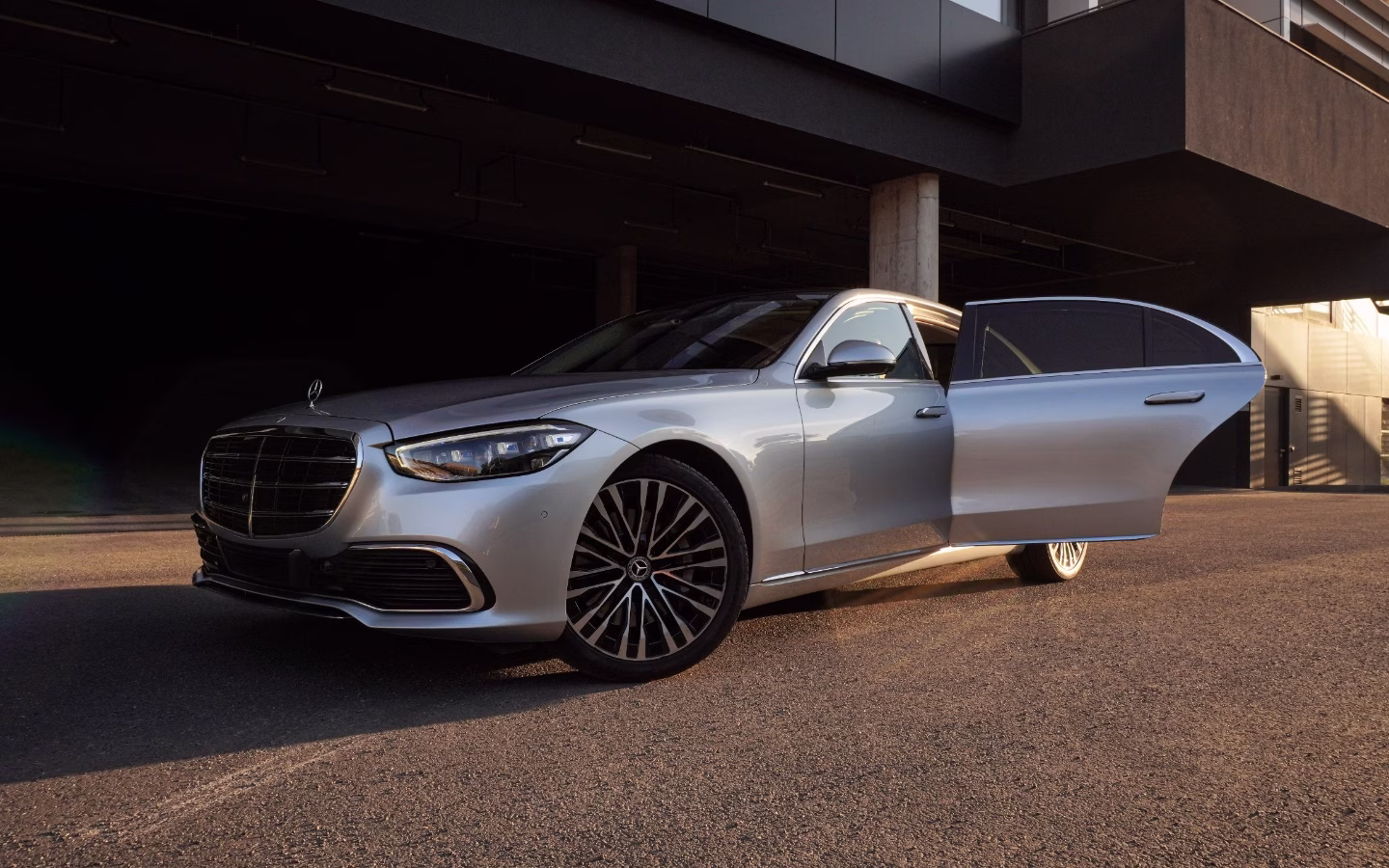 Mercedes-Benz S 350 d 4MATIC (W223) — fotografie 1