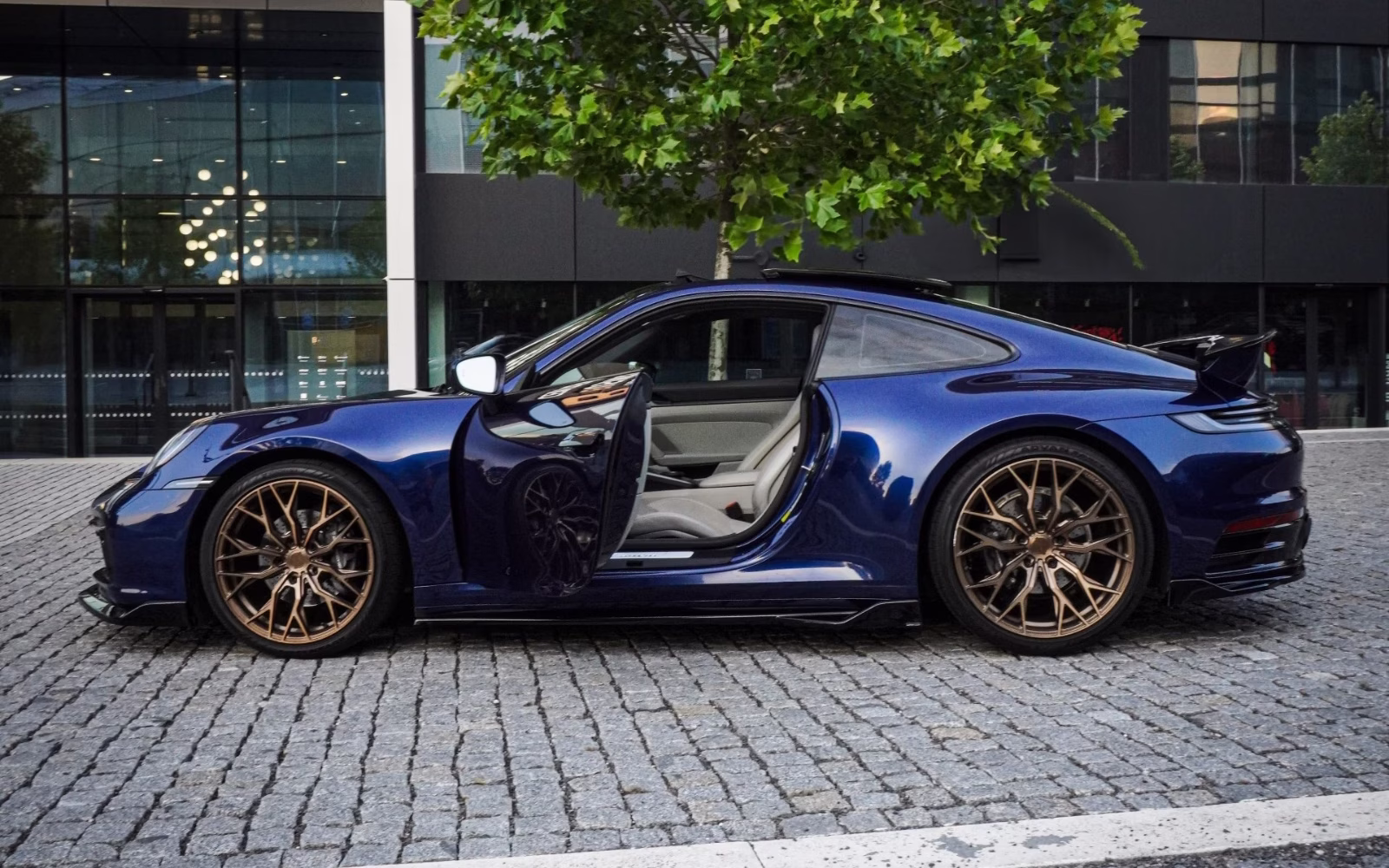 Porsche 911 Carrera RWD — fotografie 1